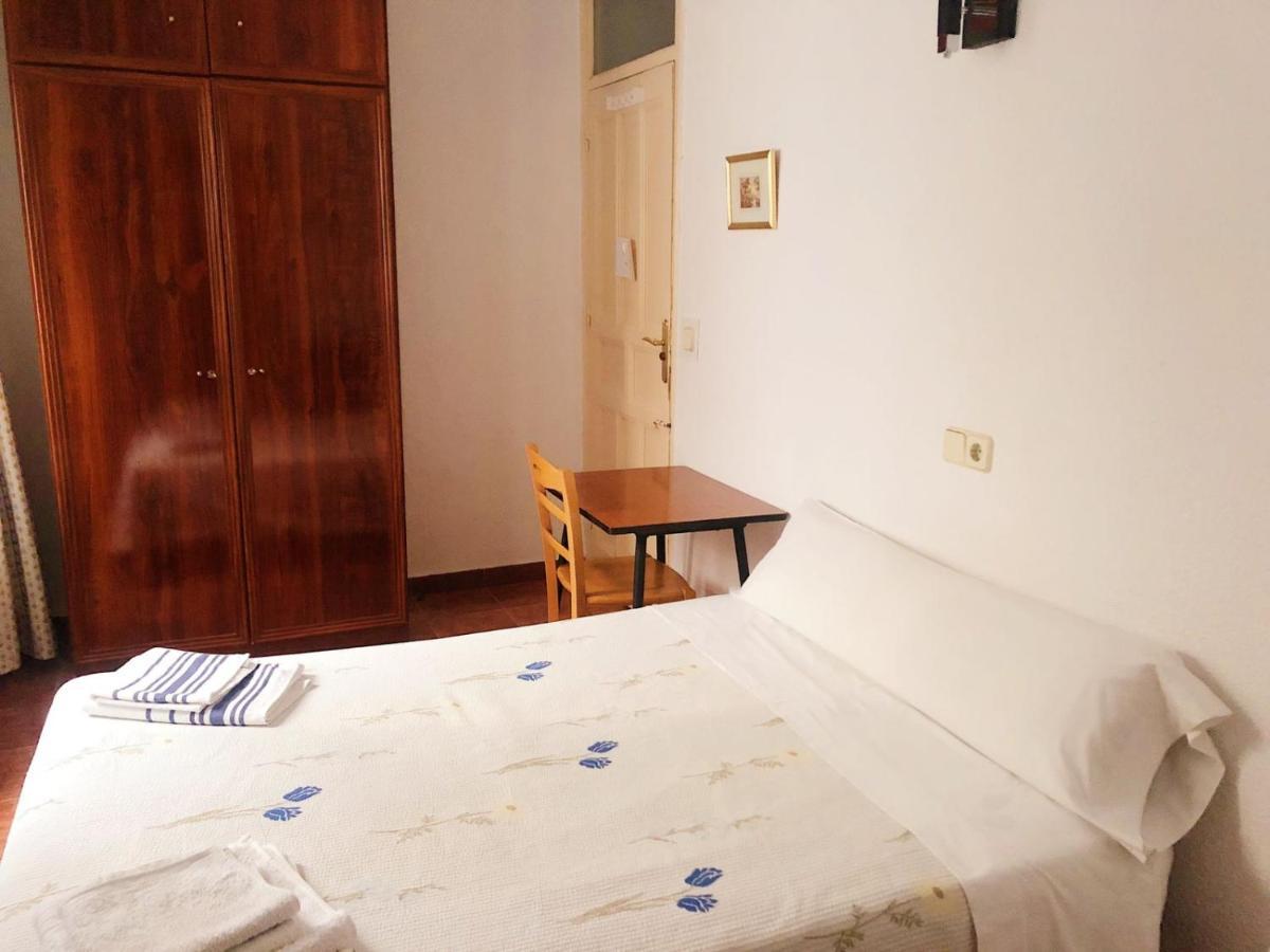 Hostal Castilla Мадрид Екстериор снимка