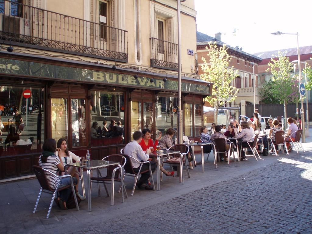 Hostal Castilla Мадрид Екстериор снимка