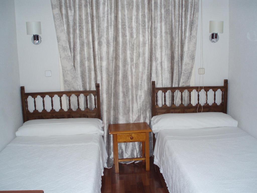 Hostal Castilla Мадрид Екстериор снимка