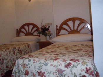 Hostal Castilla Мадрид Екстериор снимка